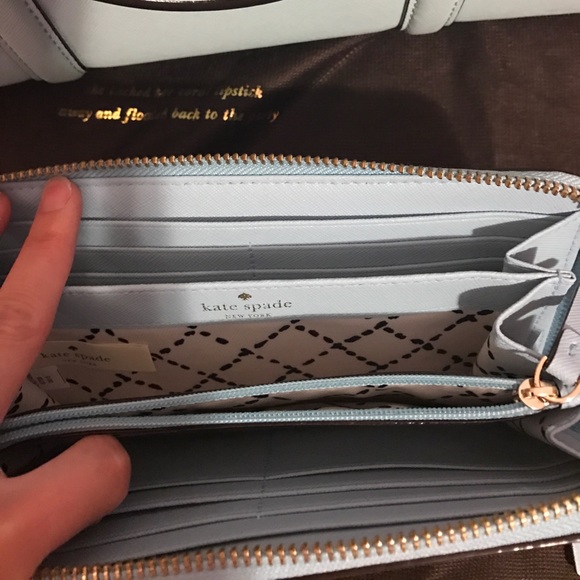Like-New Kate Spade ♠️ bundle!! Bag+wallet. - Picture 7 of 8